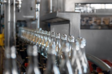 How Bottle Conveyors Streamline Manufacturing Processes