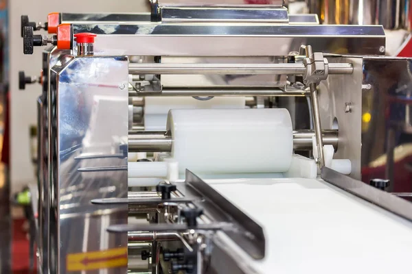 How Custom Conveyor Belts Boost Efficiency in Production Lines